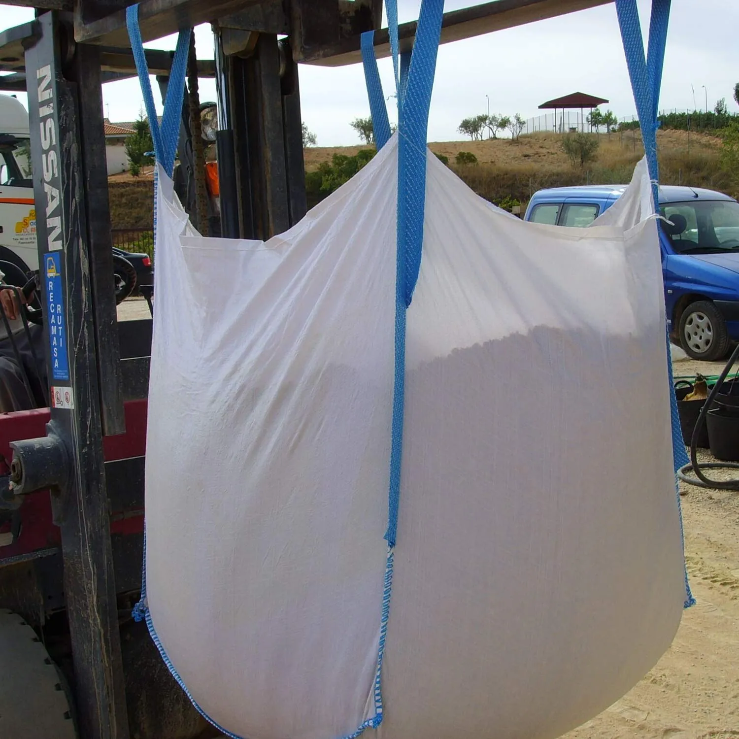 & Secbolt FIBC Bulk Bag, U Panel One 1 Ton Bag, Sand Bag, 35"L x 35"W x 35"H, 180 Gallons, 2200lbs SWL, Open Top Flat Bottom, Woven Polypropylene Bags, Pack of (1)
