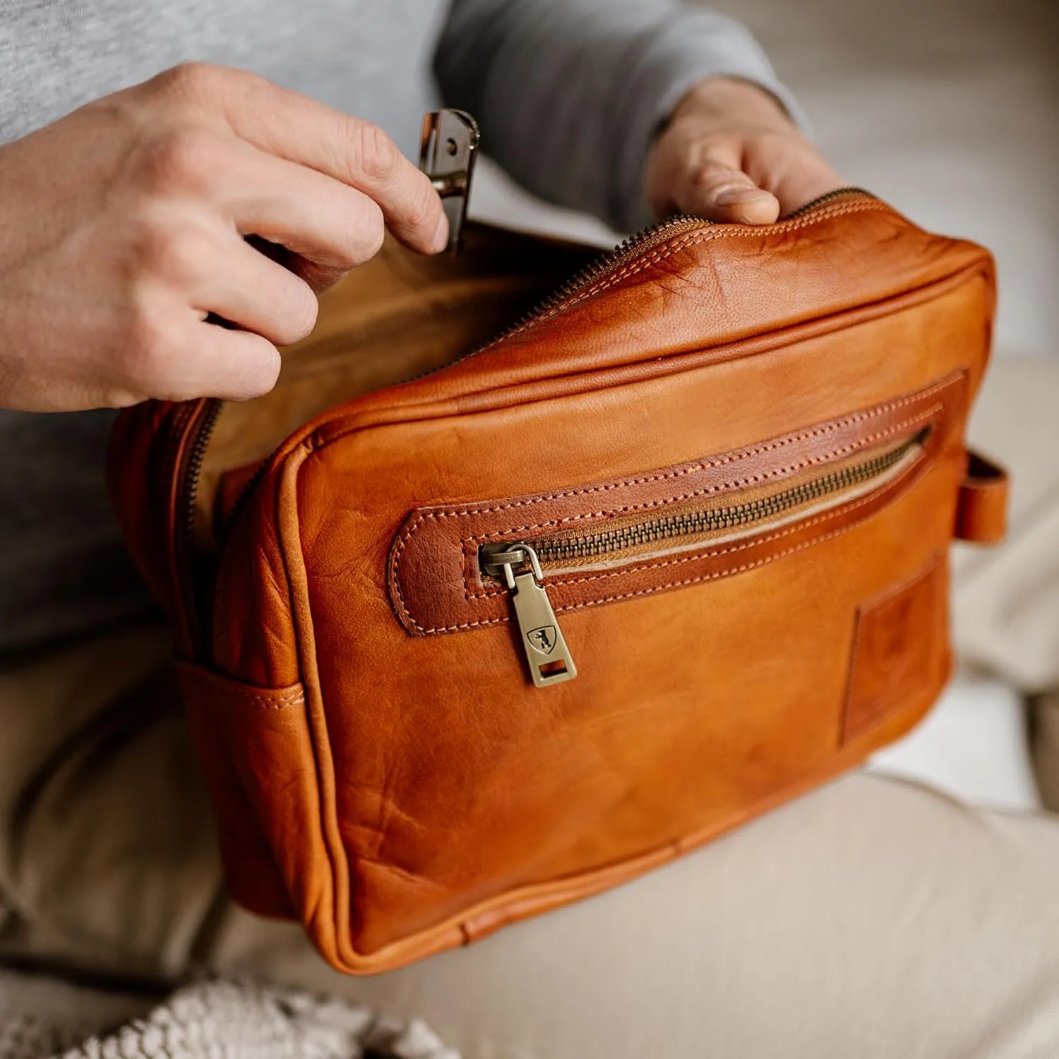 BERLINER BAGS Vintage Genuine Leather Toiletry Bag Paul, Large Capacity Cosmetics Bag for Men and Women for Travel - Brown (1 Compartment)