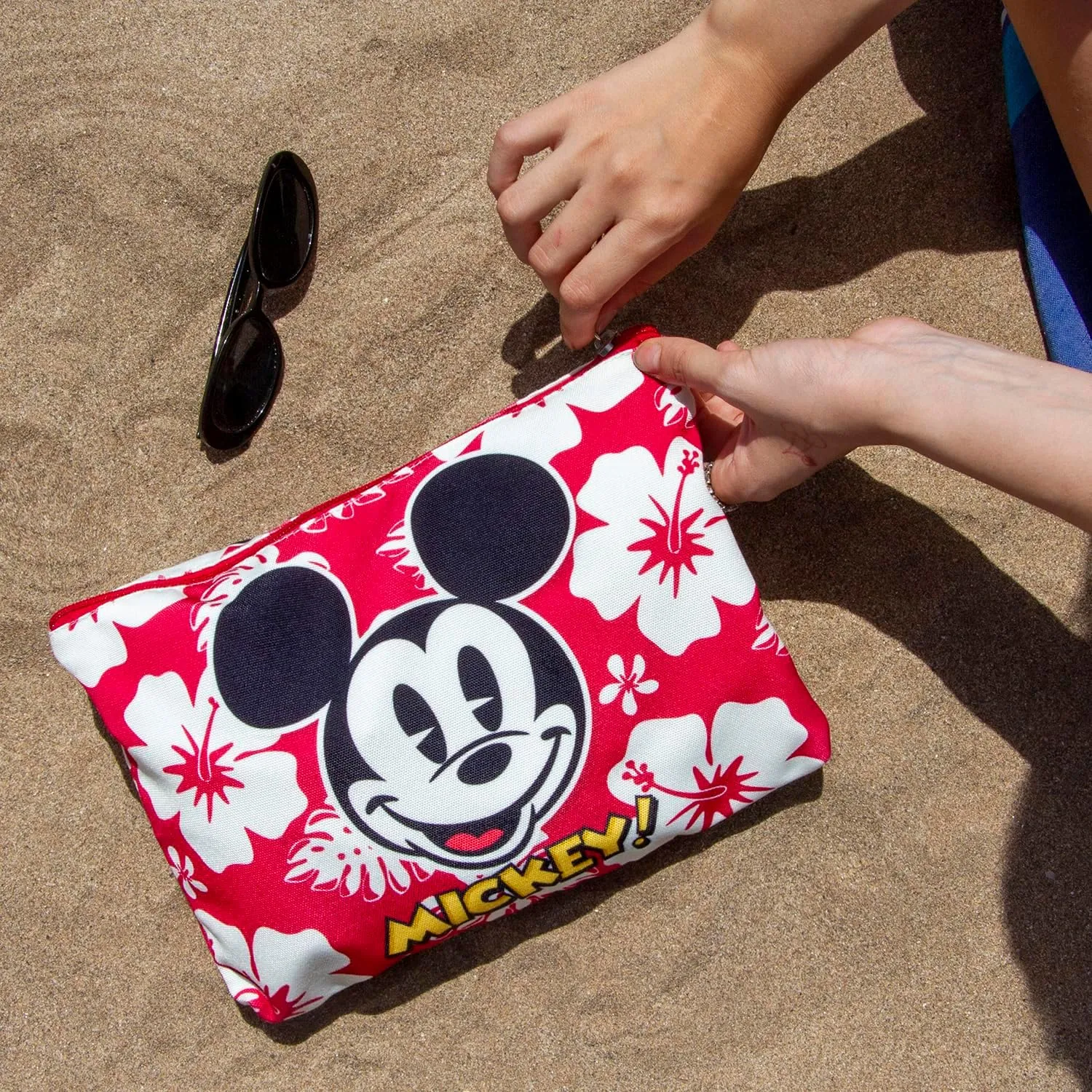 Disney Soleil Toiletry Bag, Red Hawaii, One Size
