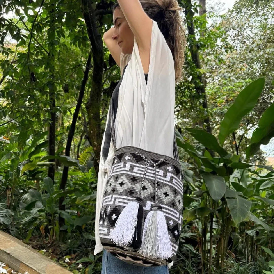 Handmade Large Wayuu bag, Colombian mochila wayuu. Ancient and precious piece of art made by indigenous, Black and white bag. Exclusive and unique design. Shoulder or crossbody crocheted bag. Gift ready!