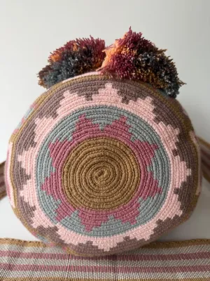 Handmade Large Wayuu bag, Colombian mochila wayuu. Ancient and precious piece of art made by indigenous. Exclusive and unique design. Shoulder or crossbody crocheted bag. Gift ready!