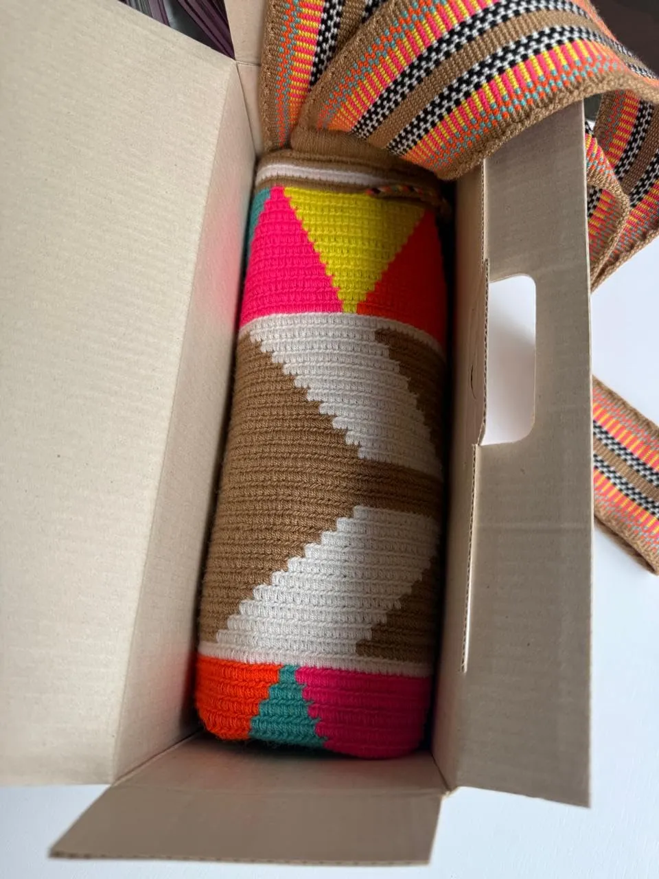 Handmade Large Wayuu bag, Colombian mochila wayuu. Ancient and precious piece of art made by indigenous. Exclusive and unique design. Shoulder or crossbody crocheted bag. Gift ready!