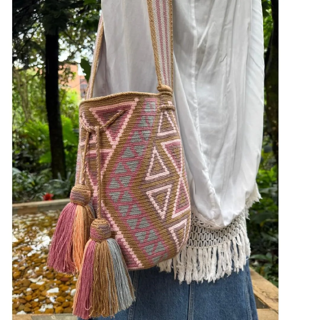 Handmade Large Wayuu bag, Colombian mochila wayuu. Ancient and precious piece of art made by indigenous. Exclusive and unique design. Shoulder or crossbody crocheted bag. Gift ready!
