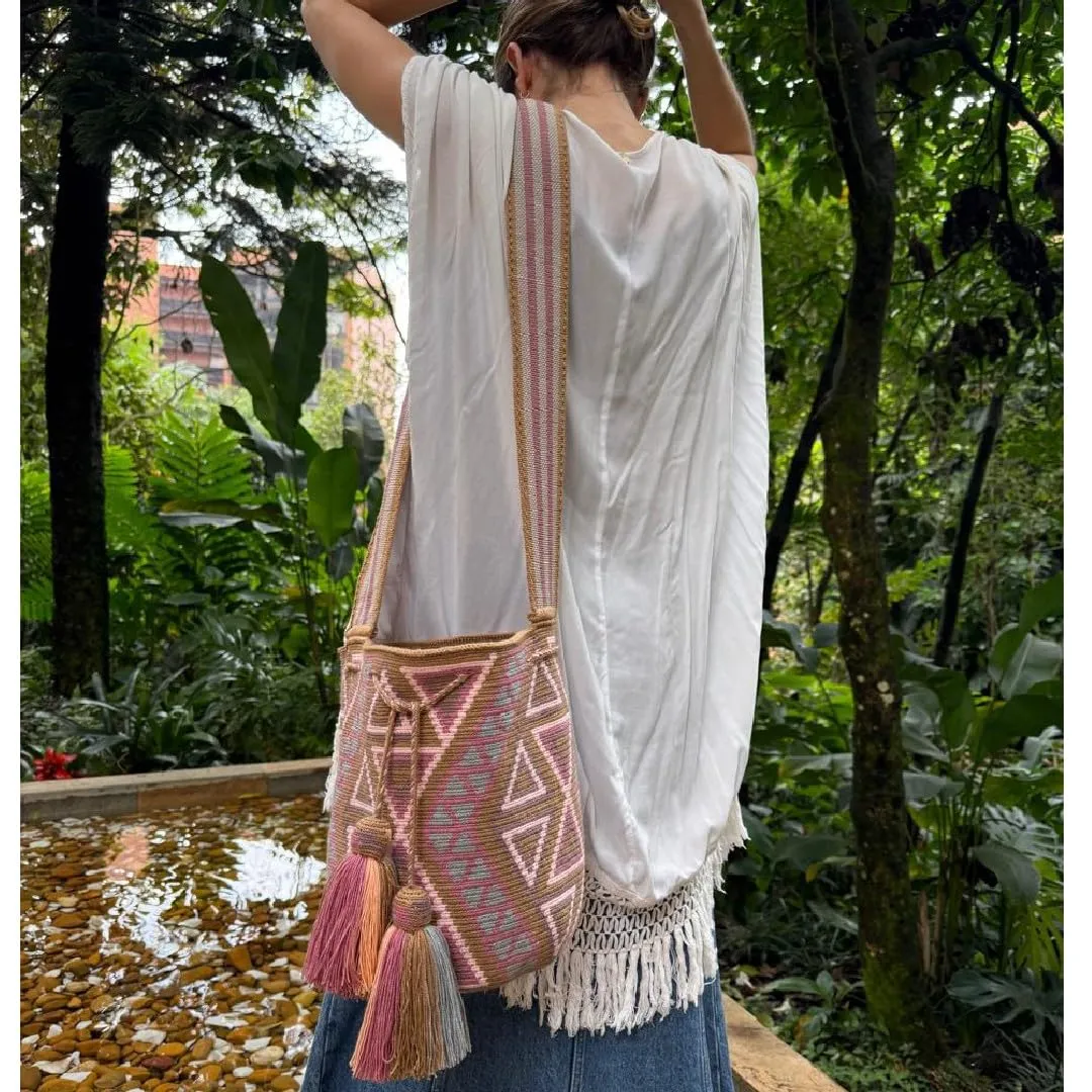 Handmade Large Wayuu bag, Colombian mochila wayuu. Ancient and precious piece of art made by indigenous. Exclusive and unique design. Shoulder or crossbody crocheted bag. Gift ready!