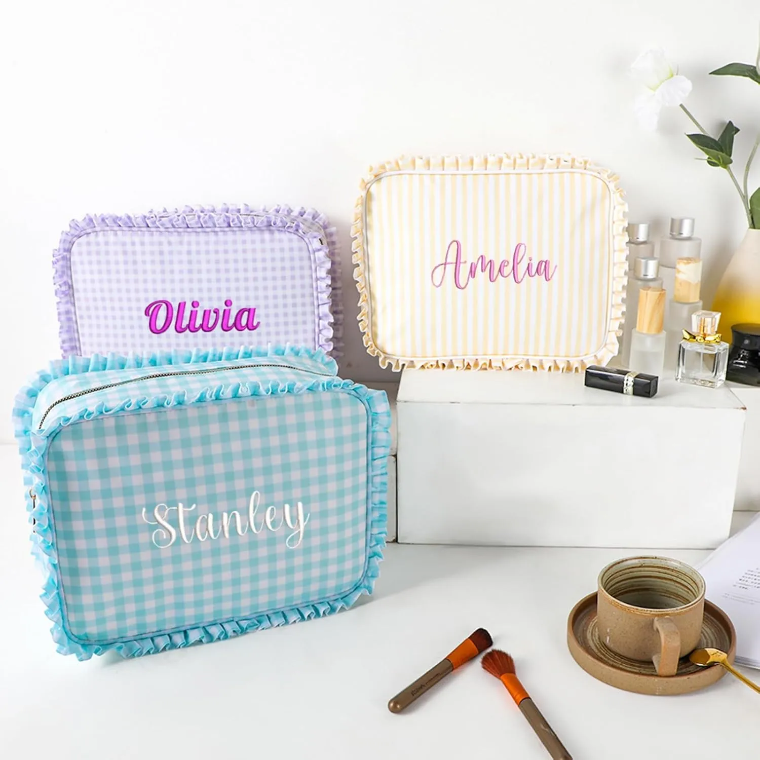 Personalized makeup bags, embroidered names, custom toiletry bags, bridesmaid proposal gifts, bachelorette party favors, wedding supplies, bridesmaid gifts (Purple)