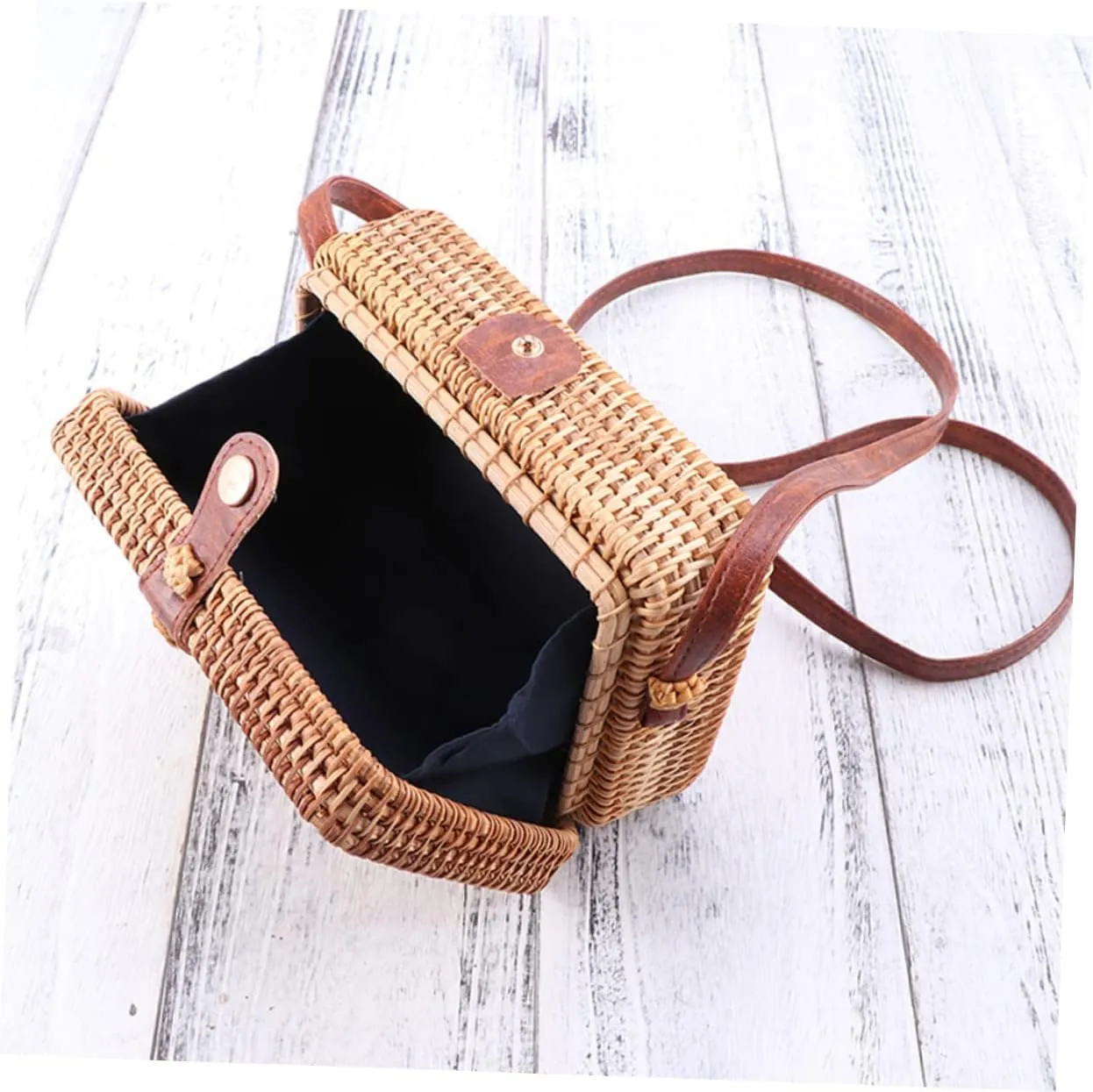 Square Rattan Crossbody Bag for Women Hand Woven Rattan Purse with Shoulder Strap Durable and Decorative Handbag for Parties and Everyday Use