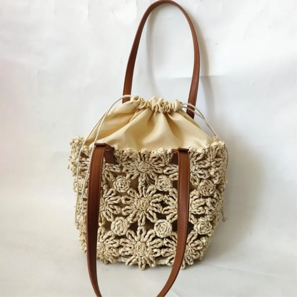 Straw Bag New Hand-woven Straw Bag Hollow Bucket Bag Corn Husk Braid Sewn Handbag In Stock Straw Beach Bag