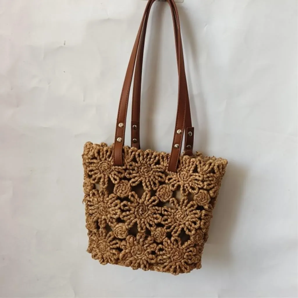 Straw Bag New Hand-woven Straw Bag Hollow Bucket Bag Corn Husk Braid Sewn Handbag In Stock Straw Beach Bag