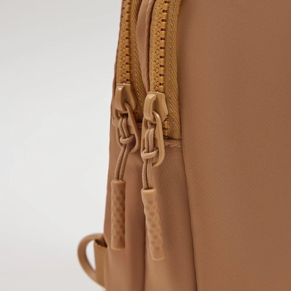 VAKAER Small Crossbody Bag Purse Women‘s Sling Bag Daypack Backpack with Convertible Adjustable Strap for Travel Hiking (Camel)