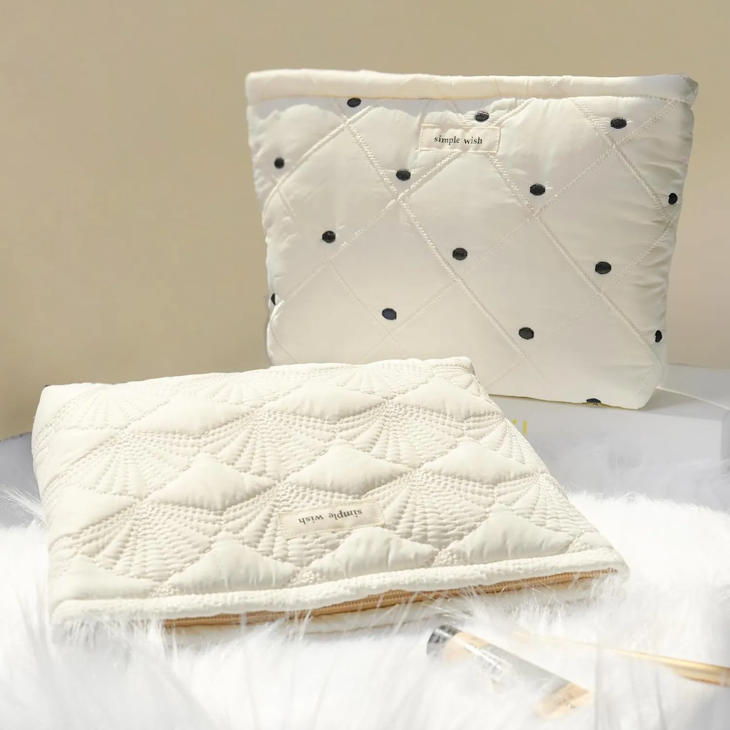 White Makeup Bag Small Nylon Cotton Quilted Cosmetic Makeup Bag Organizer, Aesthetic Floral Waterproof Portable Pouch Purse Toiletry Bag for Women Girls Travel accessories (Polka dots Square-L)