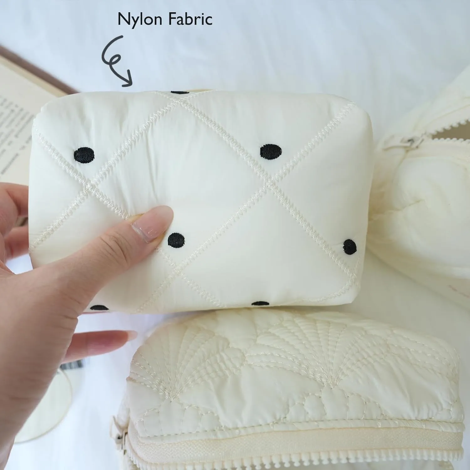 White Makeup Bag Small Nylon Cotton Quilted Cosmetic Makeup Bag Organizer, Aesthetic Floral Waterproof Portable Pouch Purse Toiletry Bag for Women Girls Travel accessories (Polka dots Square-S)
