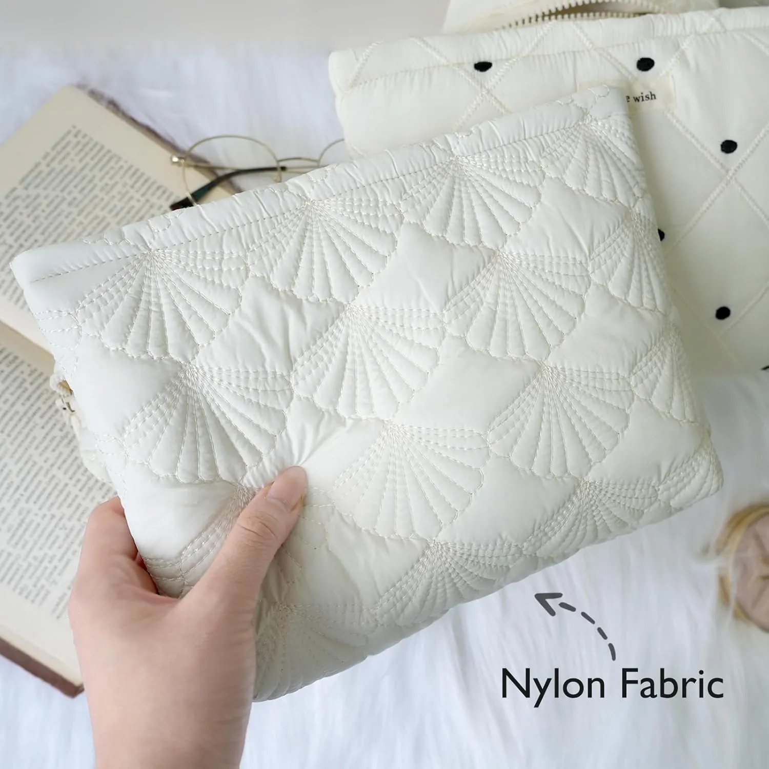 White Makeup Bag Small Nylon Cotton Quilted Cosmetic Makeup Bag Organizer, Aesthetic Floral Waterproof Portable Pouch Purse Toiletry Bag for Women Girls Travel accessories (White shell-L)