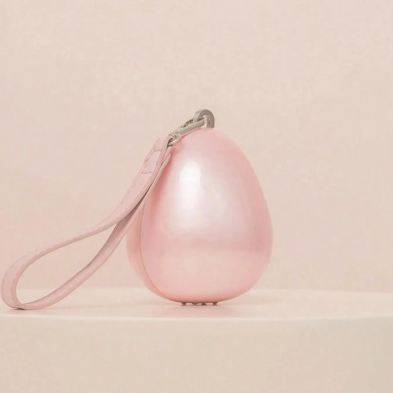 Women Acrylic Egg Clutch Bag Cute Pearl Acrylic Evening Handbags Marble Purses Beaded Shoulder Bags for Party Prom