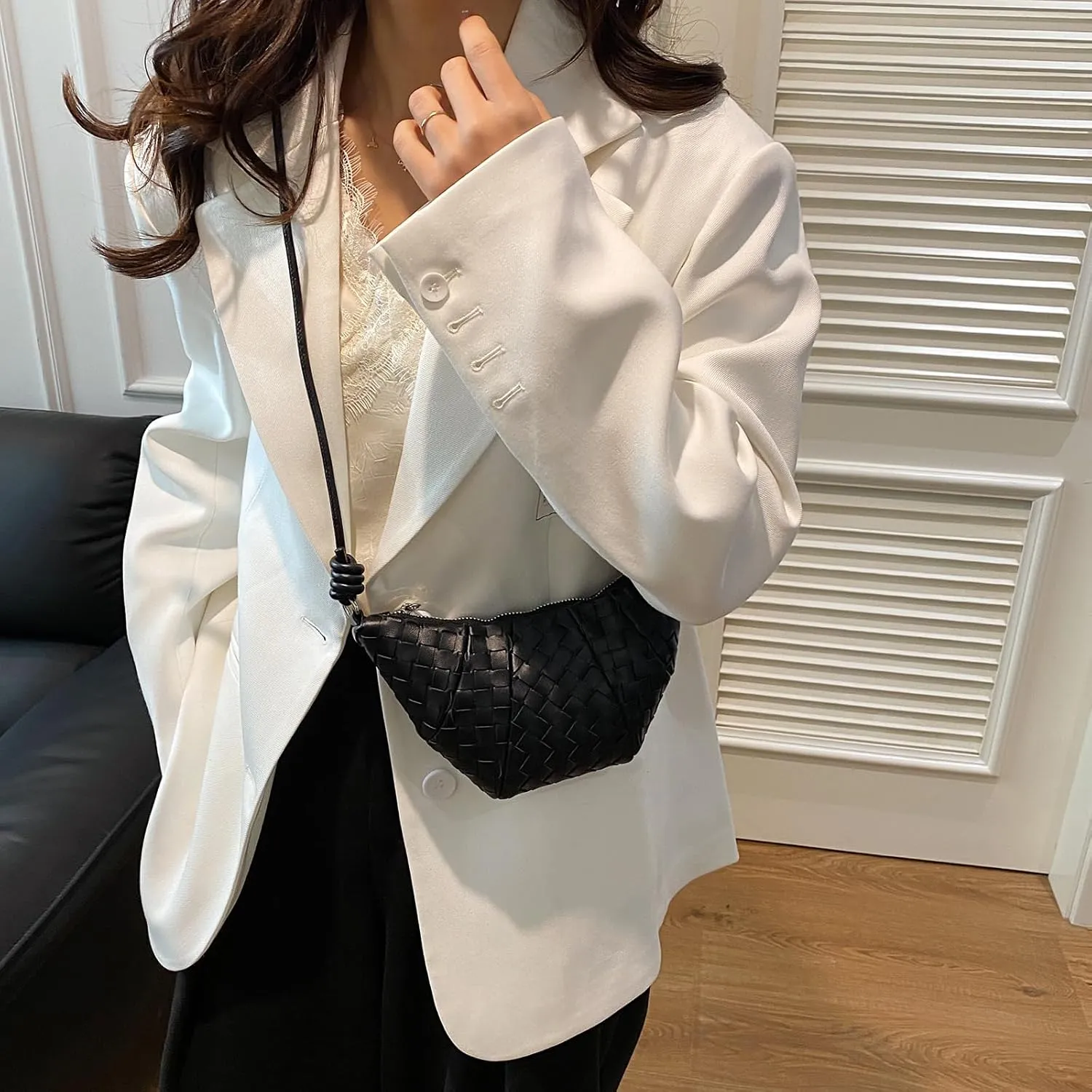 Woven Small Crescent Purse Small Crossbody Bags Mini Crescent Crossbody Bags for Women Woven Croissant Phone Purse