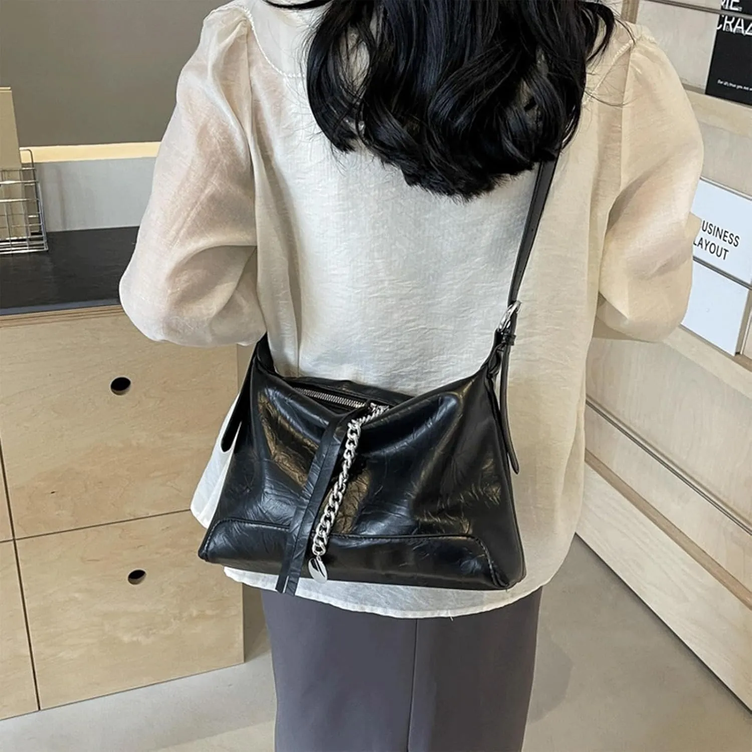 Y2k Purse Cute Triangular Hobo Shoulder Bag 2000s Vintage Slouchy Handbag Going Out Street Girly Trending Purses Women 2025